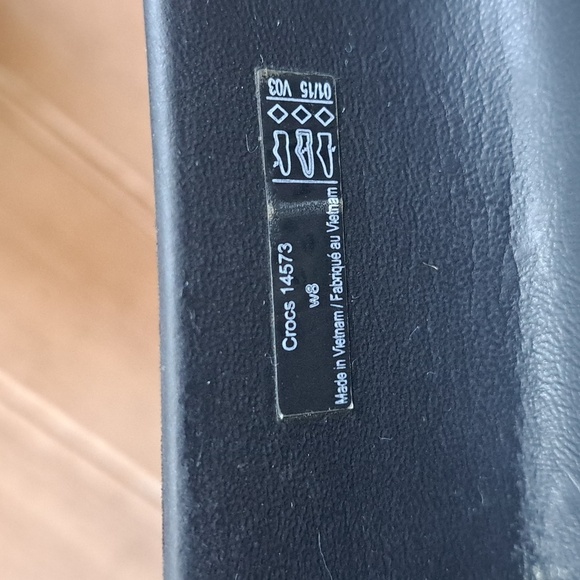 Crocs Woman’s Black Ballet Flats Lightweight Slip On Patent Strip Causal - Picture 9 of 9